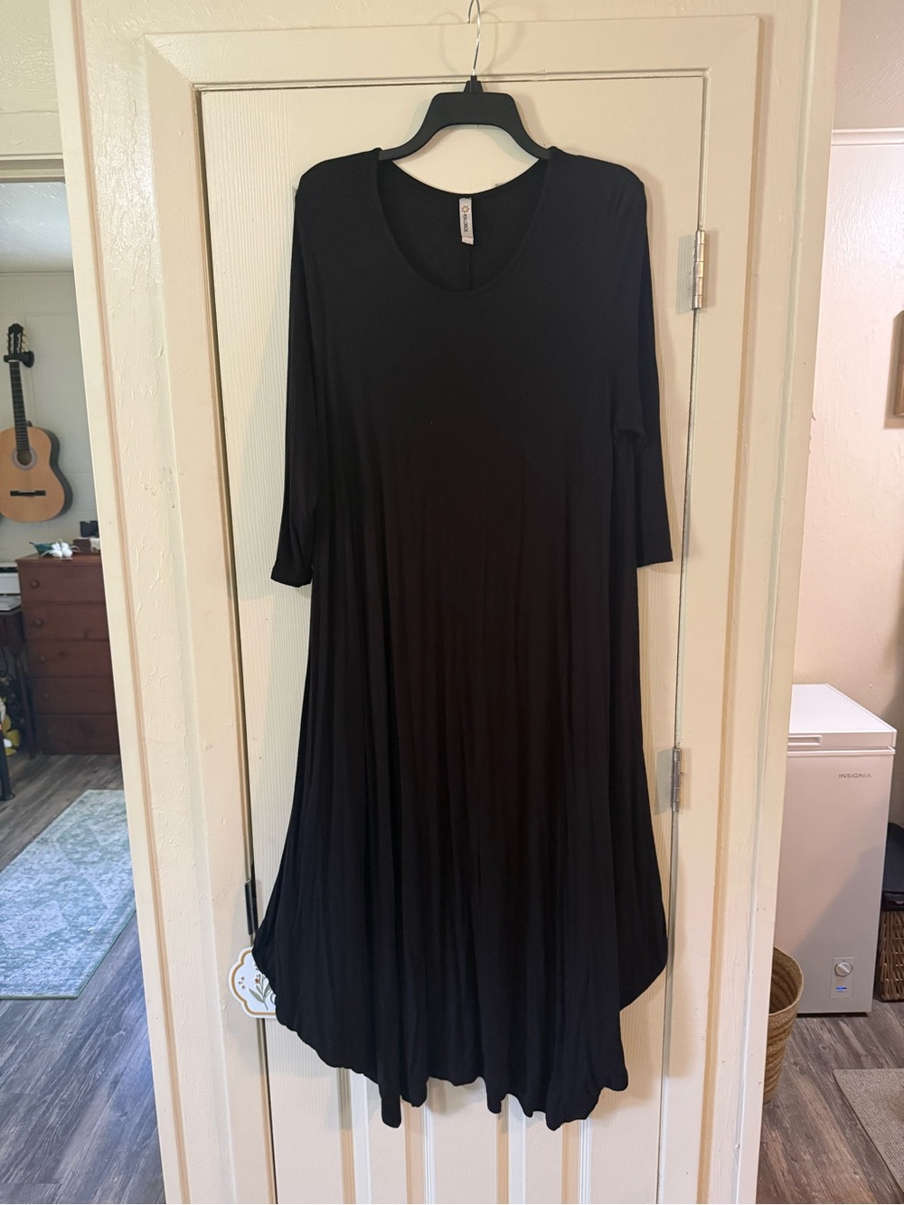 Black Bubble Hem Midi Dress with 3/4 Sleeves